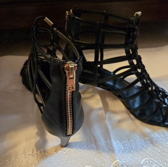 Calvin Klein Neah Mini Saffiano Black - Picture 1 of 4